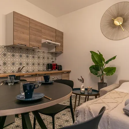 Mba - Petion Splendide * パリ